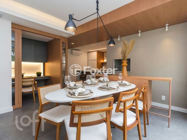 Apartamento com 80m², 2 dormitórios, 2 suítes, 2 vagas, Petrópolis em Porto Alegre