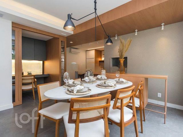 Apartamento com 80m², 2 dormitórios, 2 suítes, 2 vagas, Petrópolis em Porto Alegre