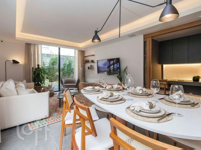 Apartamento com 80m², 2 dormitórios, 2 suítes, 2 vagas, Petrópolis em Porto Alegre