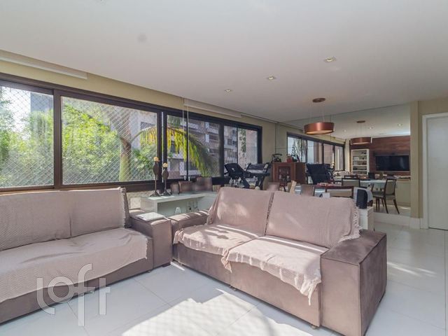 Apartamento com 143m², 4 dormitórios, 4 suítes, 3 vagas, Rio Branco em Porto Alegre