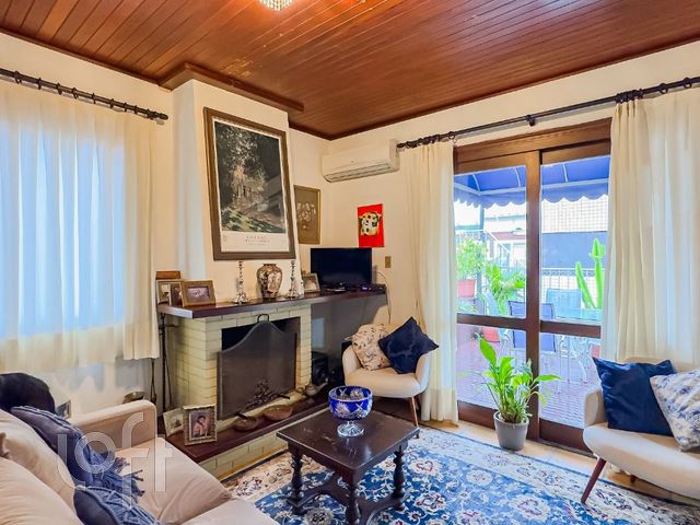 Apartamento com 214m², 3 dormitórios, 1 suíte, 1 vaga, Auxiliadora em Porto Alegre
