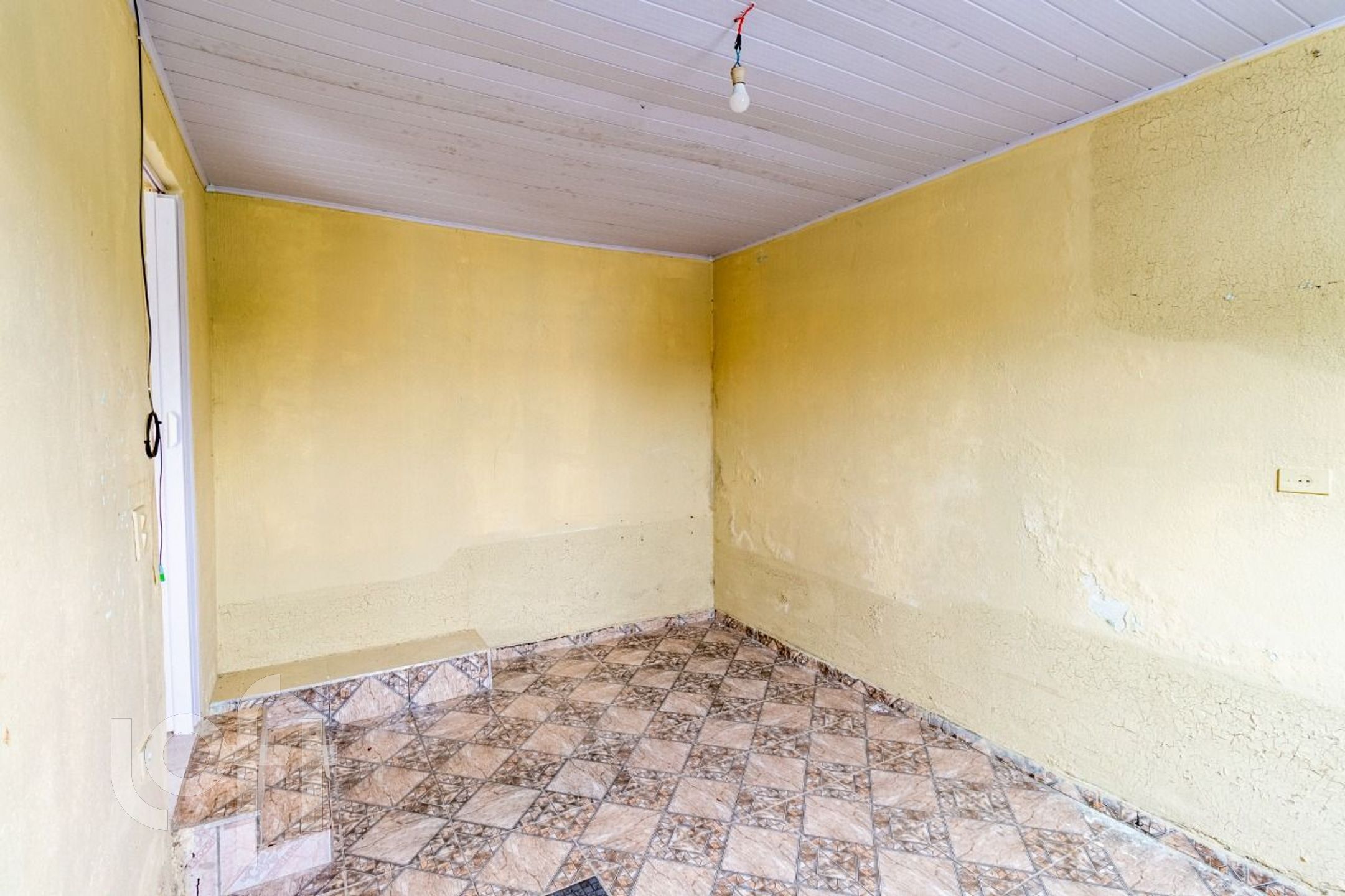 Casa à venda com 2 quartos, 100m² - Foto 1