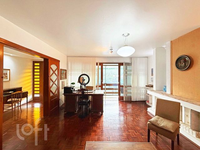 Casa com 316m², 5 dormitórios, 2 suítes, 4 vagas, Chácara das Pedras em Porto Alegre