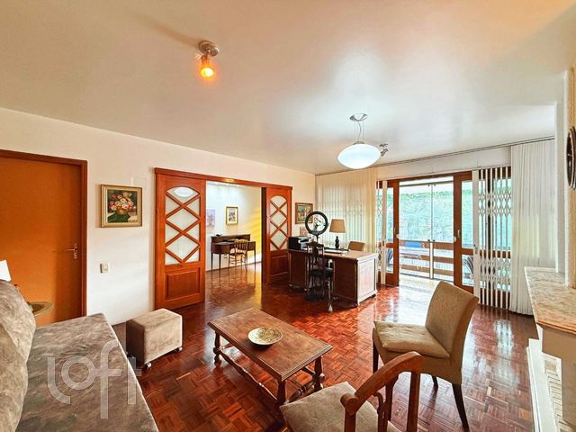Casa com 316m², 5 dormitórios, 2 suítes, 4 vagas, Chácara das Pedras em Porto Alegre