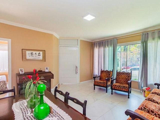 Casa com 201m², 4 dormitórios, 2 suítes, 3 vagas, Cristo Redentor em Porto Alegre