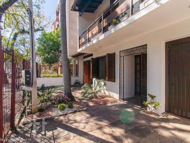 Casa com 170m², 3 dormitórios, 3 vagas, Menino Deus em Porto Alegre