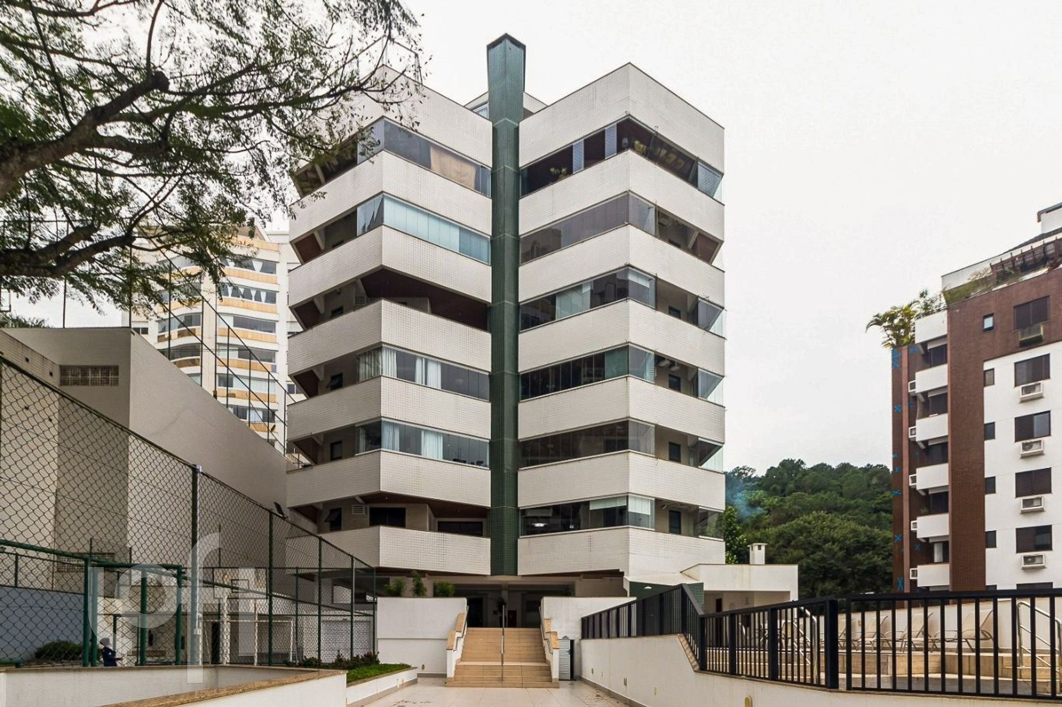 Apartamentos com 109m², 4 quartos, 1 suíte, 3 garagens, no bairro João Paulo em Florianópolis