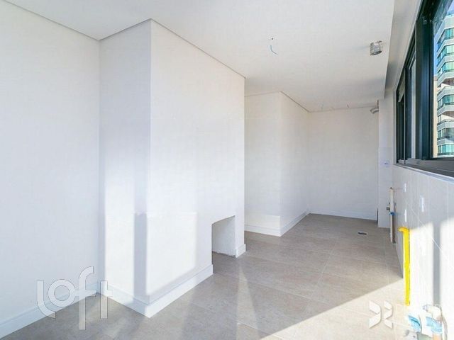 Apartamento com 110m², 3 dormitórios, 1 suíte, 2 vagas, Menino Deus em Porto Alegre