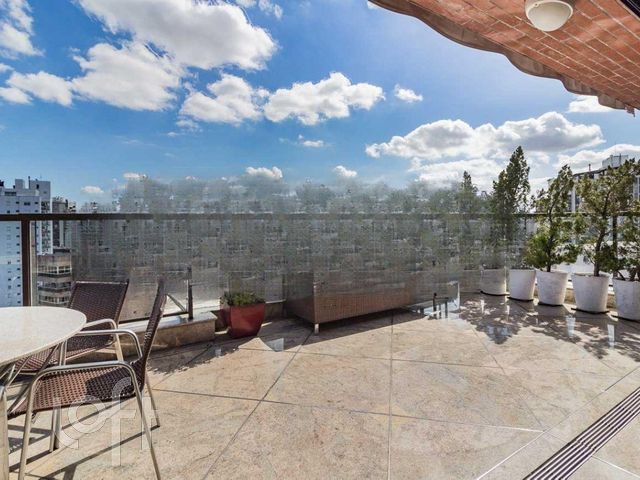 Apartamento com 293m², 3 dormitórios, 3 suítes, 4 vagas, Petrópolis em Porto Alegre