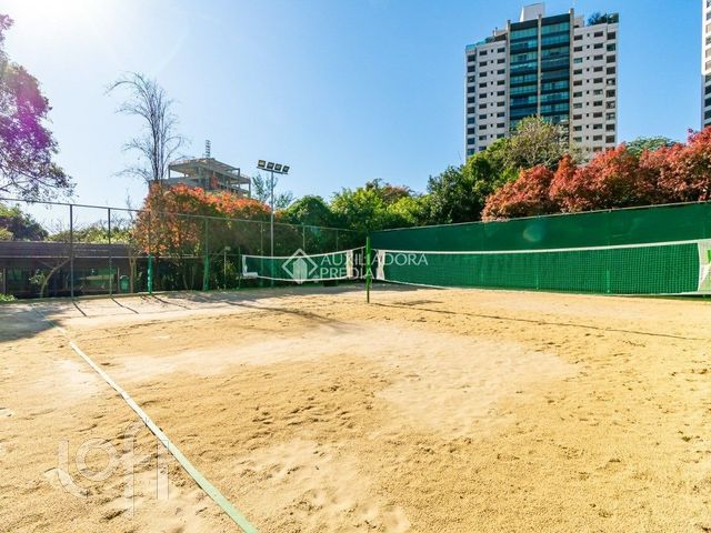 Apartamento com 130m², 3 dormitórios, 1 suíte, 2 vagas, Três Figueiras em Porto Alegre