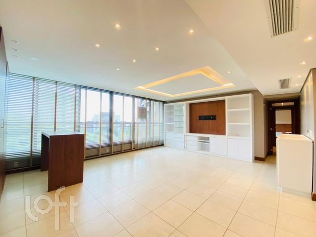 Apartamento com 130m², 3 dormitórios, 1 suíte, 2 vagas, Três Figueiras em Porto Alegre