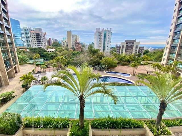 Apartamento com 130m², 3 dormitórios, 1 suíte, 2 vagas, Três Figueiras em Porto Alegre