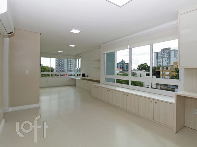 Apartamento com 98m², 3 dormitórios, 1 suíte, 2 vagas, Vila Ipiranga em Porto Alegre