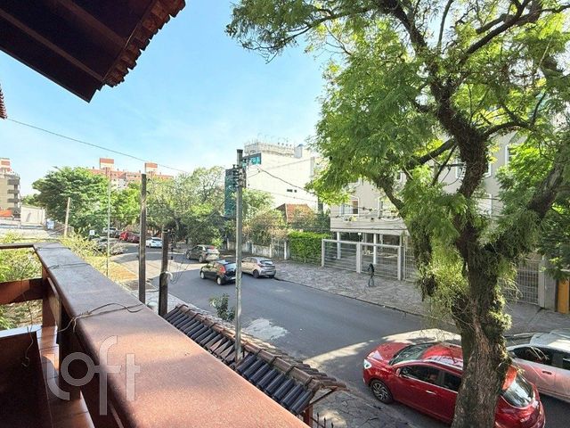 Casa com 243m², 3 dormitórios, 3 suítes, 2 vagas, Menino Deus em Porto Alegre