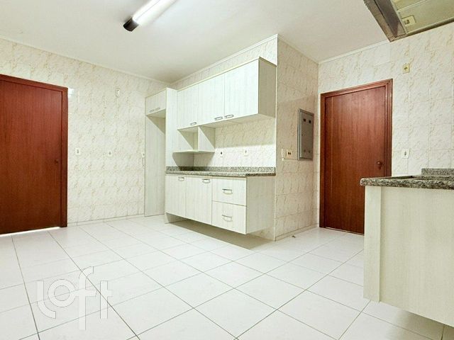 Casa com 243m², 3 dormitórios, 3 suítes, 2 vagas, Menino Deus em Porto Alegre