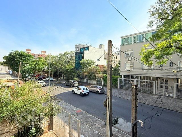 Casa com 243m², 3 dormitórios, 3 suítes, 2 vagas, Menino Deus em Porto Alegre