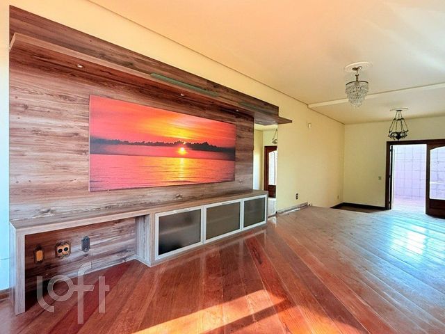 Casa com 243m², 3 dormitórios, 3 suítes, 2 vagas, Menino Deus em Porto Alegre