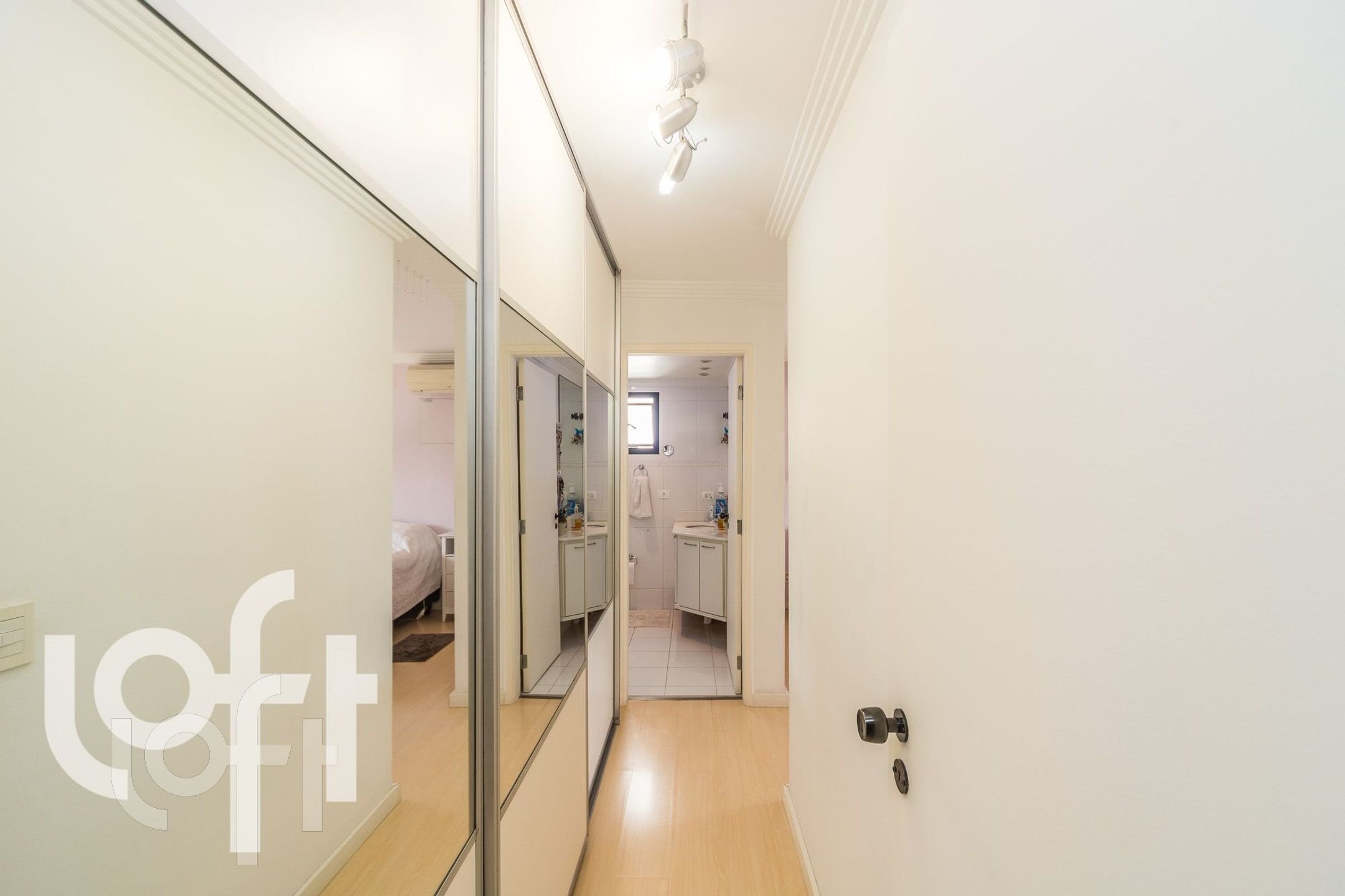 Apartamento à venda com 4 quartos, 150m² - Foto 2