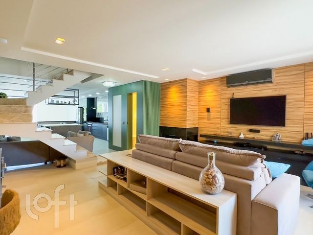 Casa com 315m², 3 dormitórios, 3 suítes, 5 vagas, Chácara das Pedras em Porto Alegre