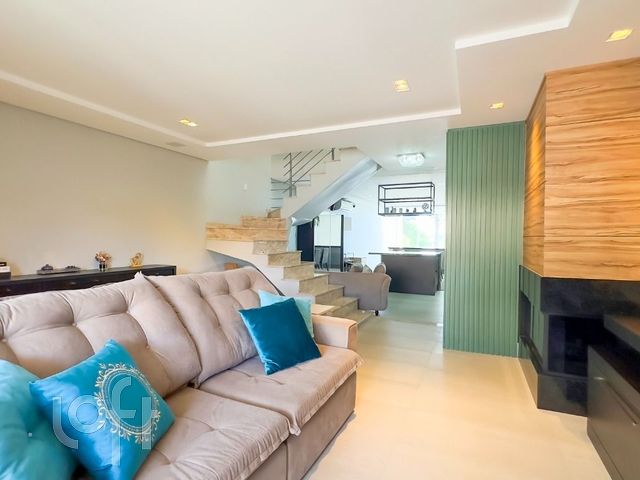 Casa com 315m², 3 dormitórios, 3 suítes, 5 vagas, Chácara das Pedras em Porto Alegre