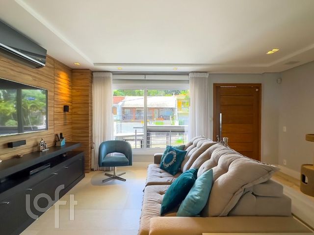 Casa com 315m², 3 dormitórios, 3 suítes, 5 vagas, Chácara das Pedras em Porto Alegre