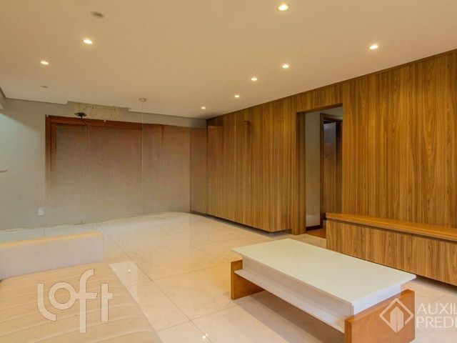 Apartamento com 84m², 3 dormitórios, 1 suíte, 2 vagas, Petrópolis em Porto Alegre