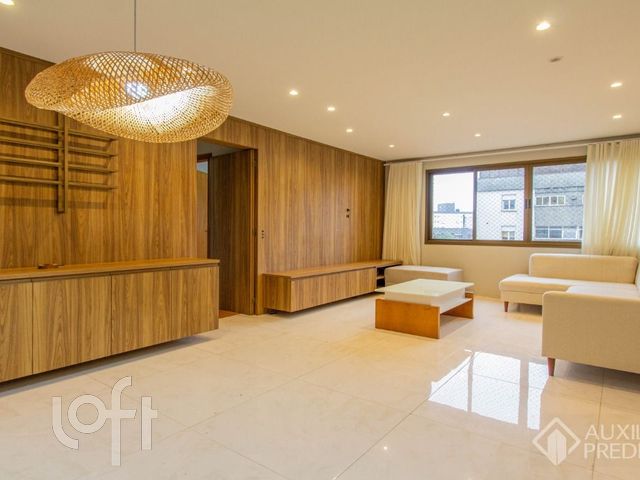 Apartamento com 84m², 3 dormitórios, 1 suíte, 2 vagas, Petrópolis em Porto Alegre