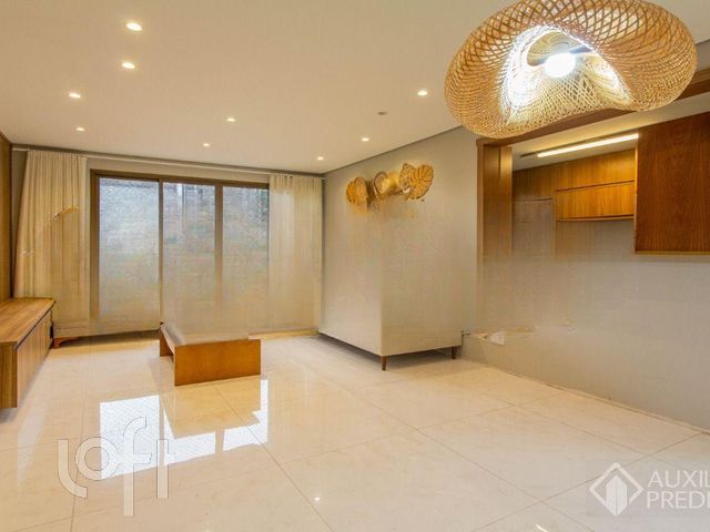 Apartamento com 84m², 3 dormitórios, 1 suíte, 2 vagas, Petrópolis em Porto Alegre
