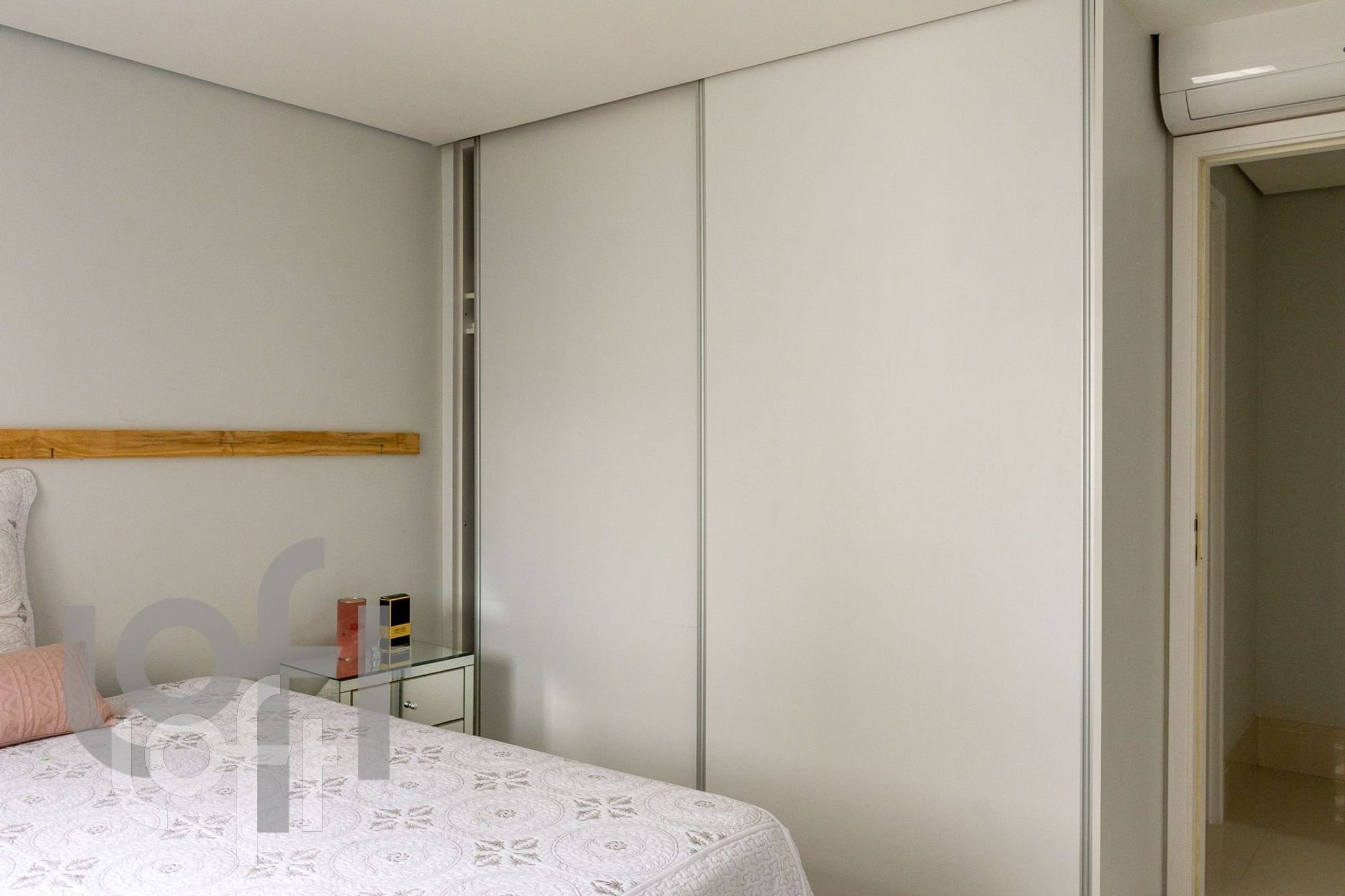 Apartamento à venda com 4 quartos, 157m² - Foto 2