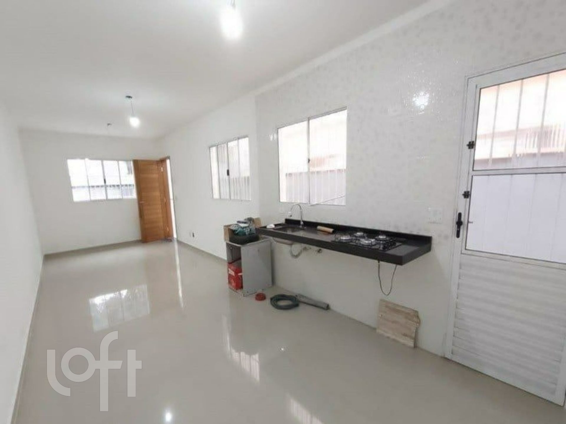 Casa à venda com 3 quartos, 95m² - Foto 1