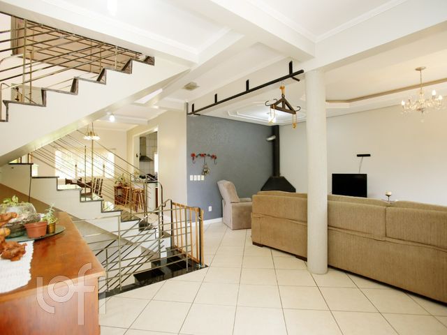 Casa com 379m², 5 dormitórios, 4 suítes, 4 vagas, Jardim Botânico em Porto Alegre