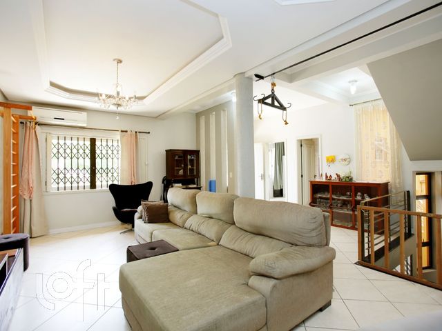 Casa com 379m², 5 dormitórios, 4 suítes, 4 vagas, Jardim Botânico em Porto Alegre