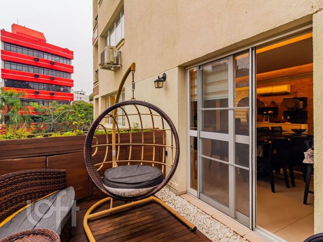 Apartamento com 90m², 2 dormitórios, 1 suíte, 2 vagas, Petrópolis em Porto Alegre