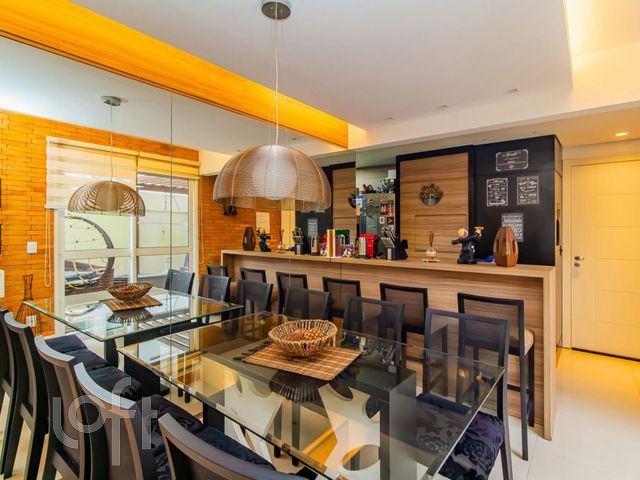 Apartamento com 90m², 2 dormitórios, 1 suíte, 2 vagas, Petrópolis em Porto Alegre