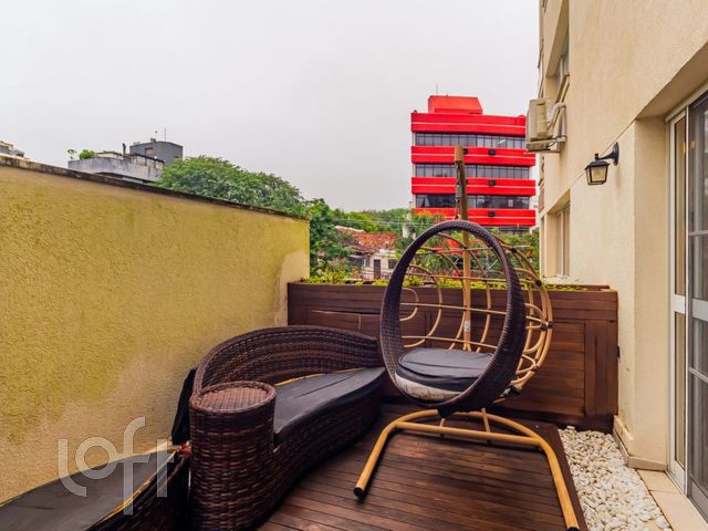 Apartamento com 90m², 2 dormitórios, 1 suíte, 2 vagas, Petrópolis em Porto Alegre