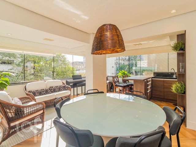 Apartamento com 139m², 3 dormitórios, 1 suíte, 4 vagas, Higienópolis em Porto Alegre