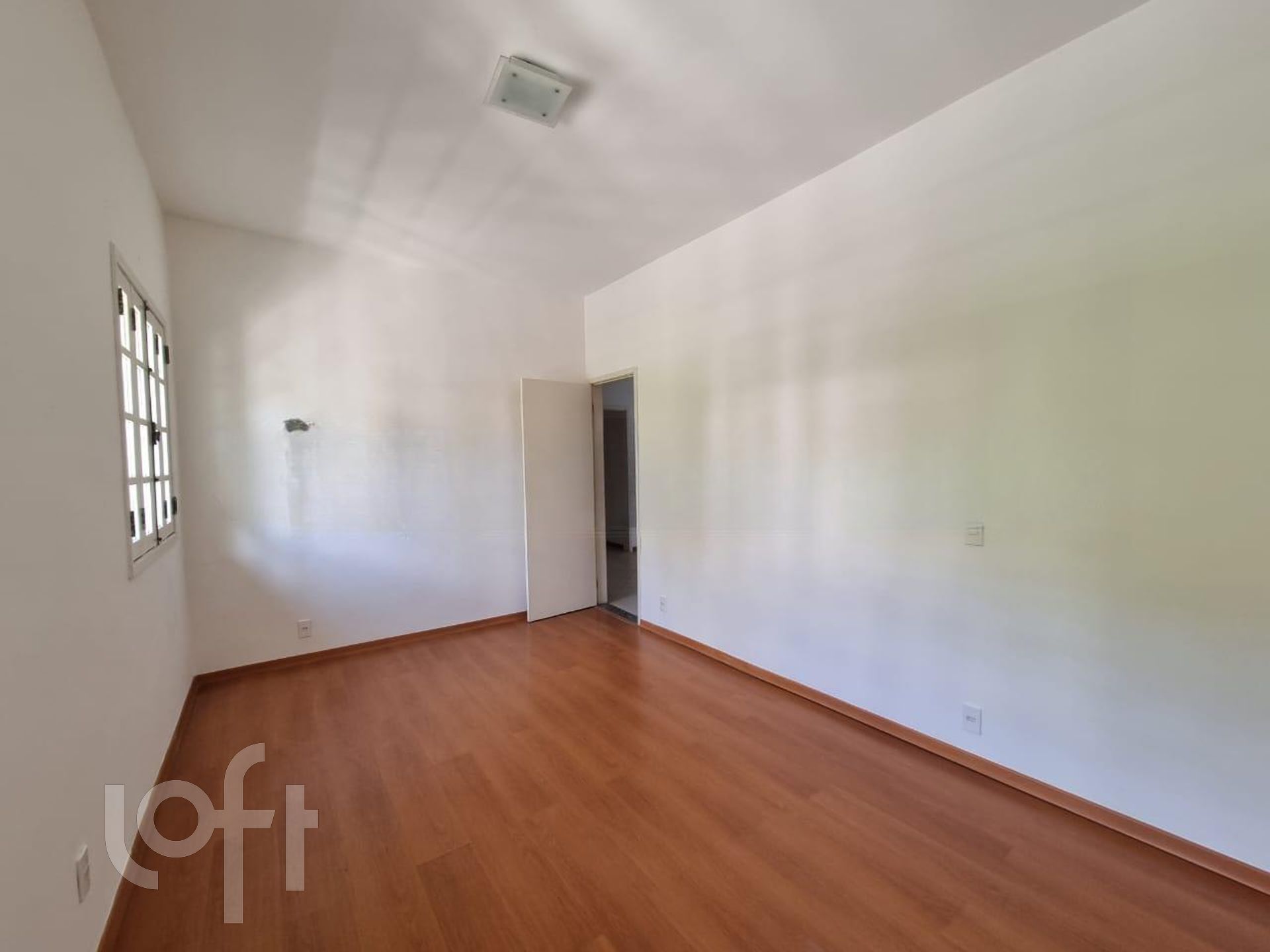 Casa à venda com 4 quartos, 347m² - Foto 2