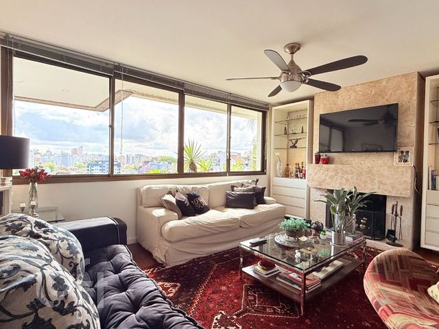 Apartamento com 150m², 3 dormitórios, 1 suíte, 2 vagas, Auxiliadora em Porto Alegre