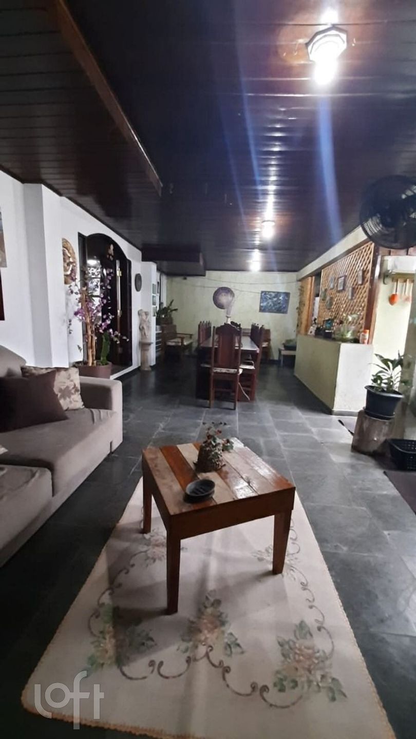 Casa à venda em Jardim Vila Galvão com 240 m², 4 q
