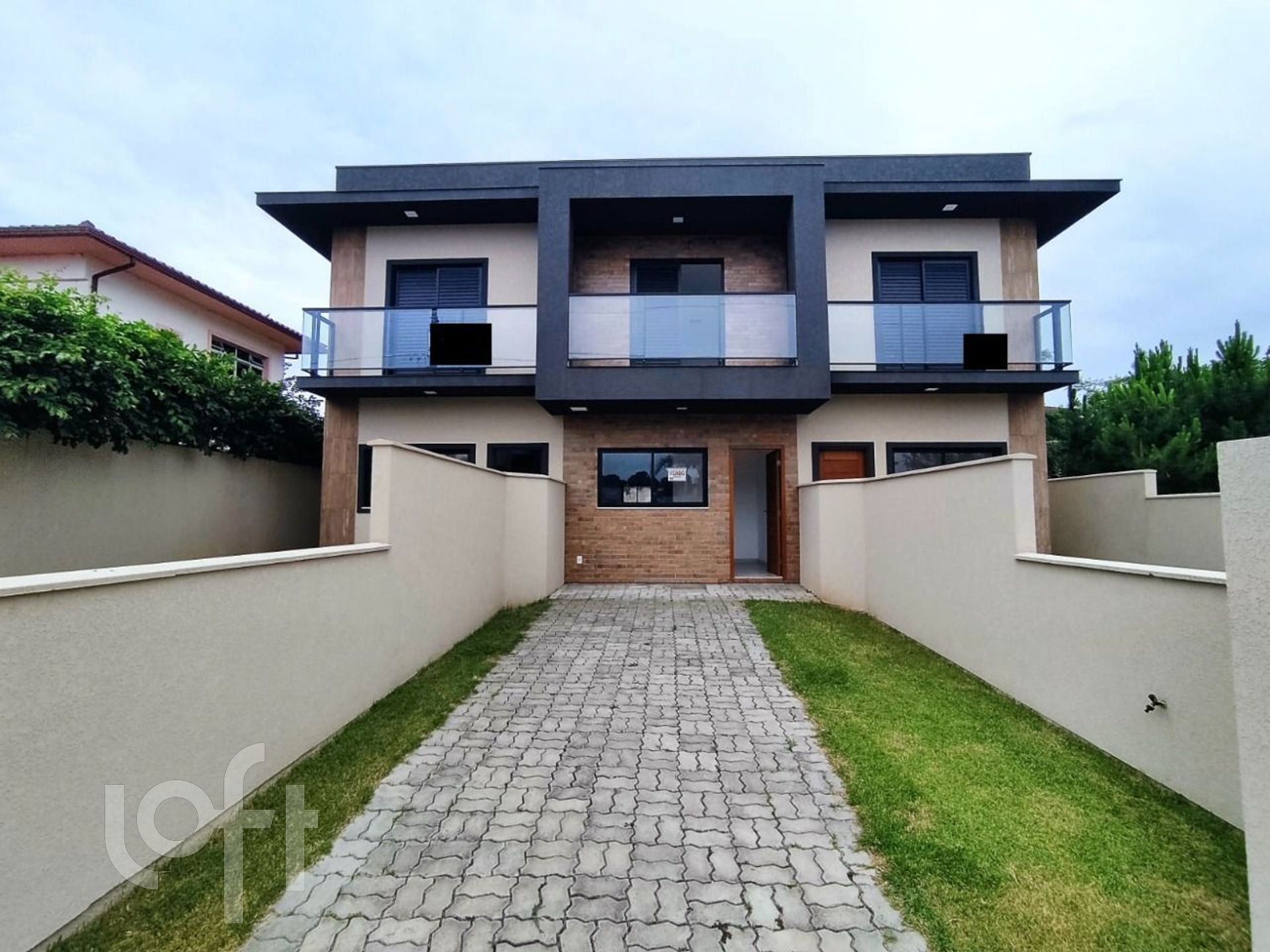 BROGNOLI VENDE - Casa residencial 02 dormitórios, sendo 02 suítes - Bairro São João Rio Vermelho.