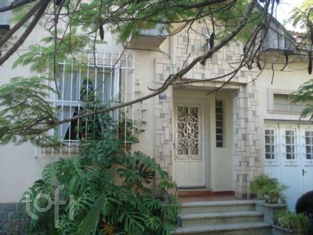 Casa com 248m², 3 dormitórios, 1 suíte, 2 vagas, Higienópolis em Porto Alegre