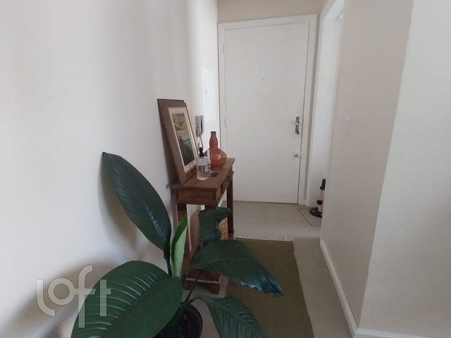 Apartamento com 73m², 2 dormitórios, 1 vaga, Menino Deus em Porto Alegre