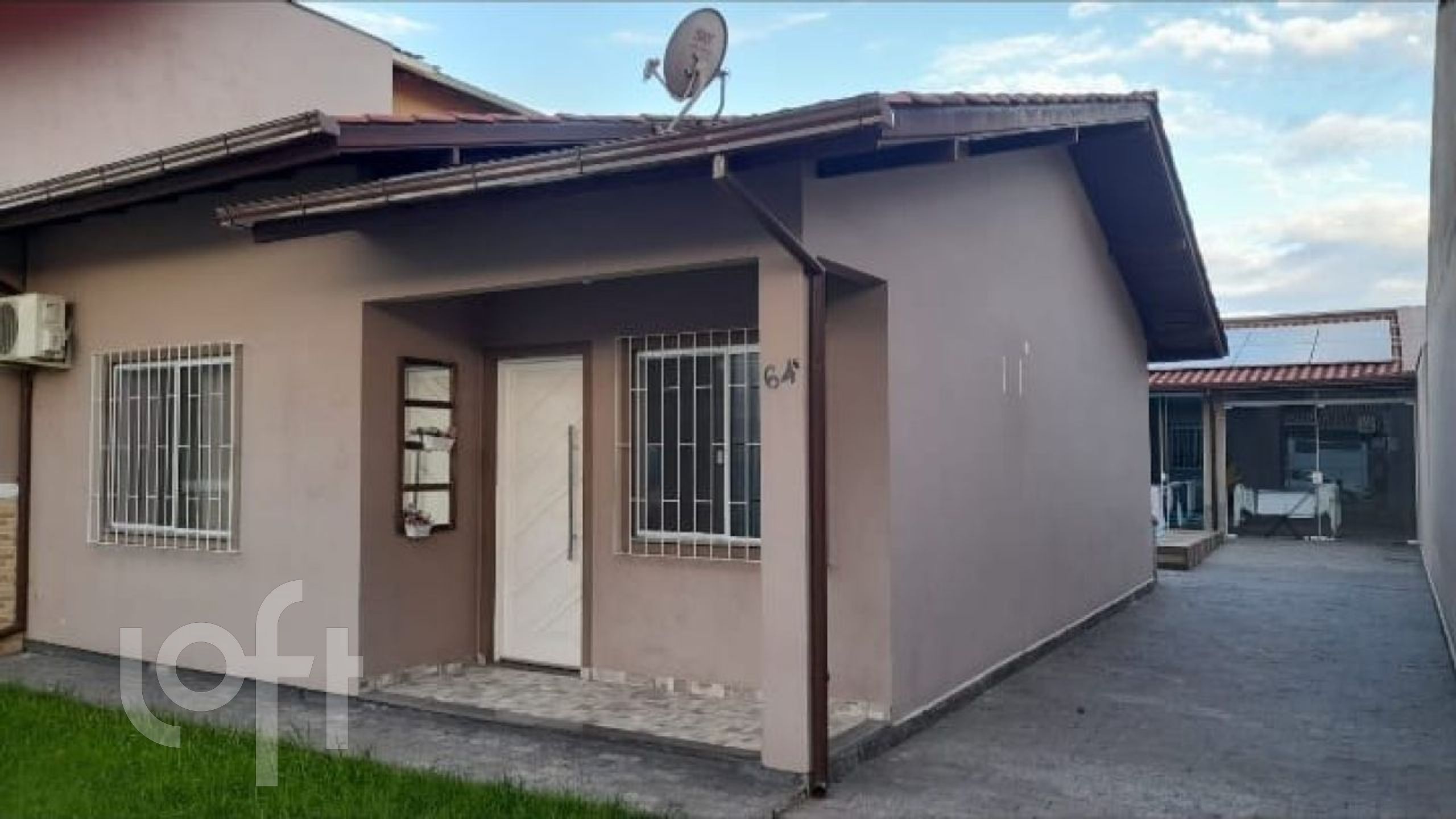 Casa à venda em Forquilhas com 105 m², 2 quartos, 2 vagas