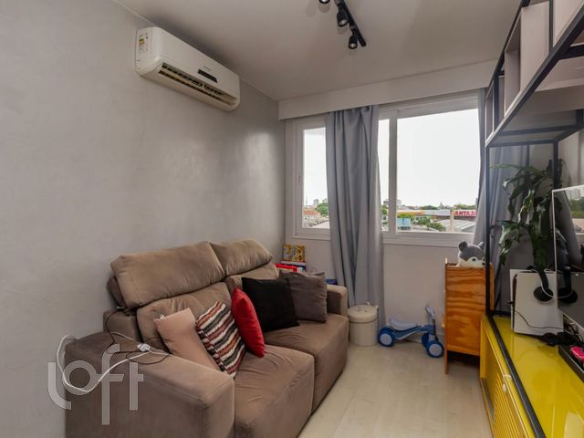 Apartamento com 60m², 2 dormitórios, 1 suíte, 1 vaga, São João em Porto Alegre