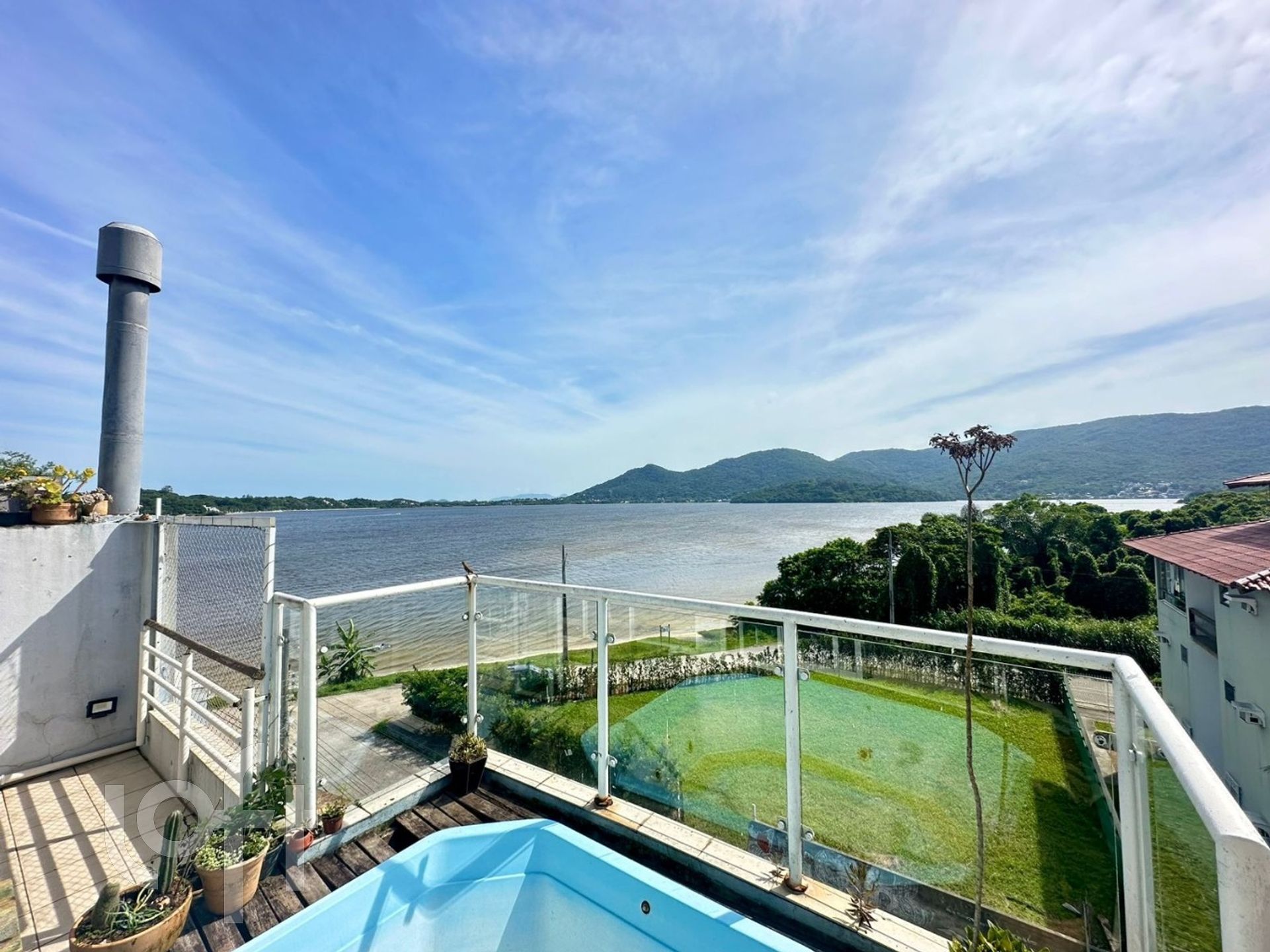Apartamento à venda em Lagoa da Conceição com 133 m², 3 quartos, 1 suíte, 2 vagas
