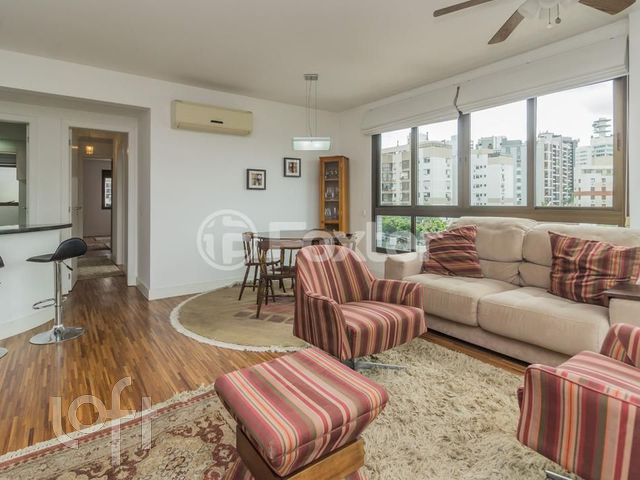 Apartamento com 80m², 2 dormitórios, 1 suíte, 3 vagas, Rio Branco em Porto Alegre
