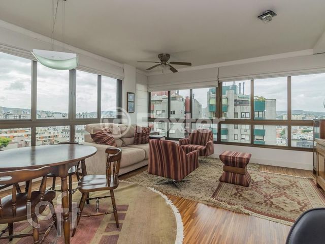 Apartamento com 80m², 2 dormitórios, 1 suíte, 3 vagas, Rio Branco em Porto Alegre