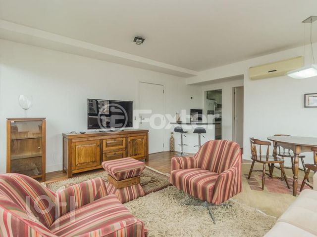 Apartamento com 80m², 2 dormitórios, 1 suíte, 3 vagas, Rio Branco em Porto Alegre