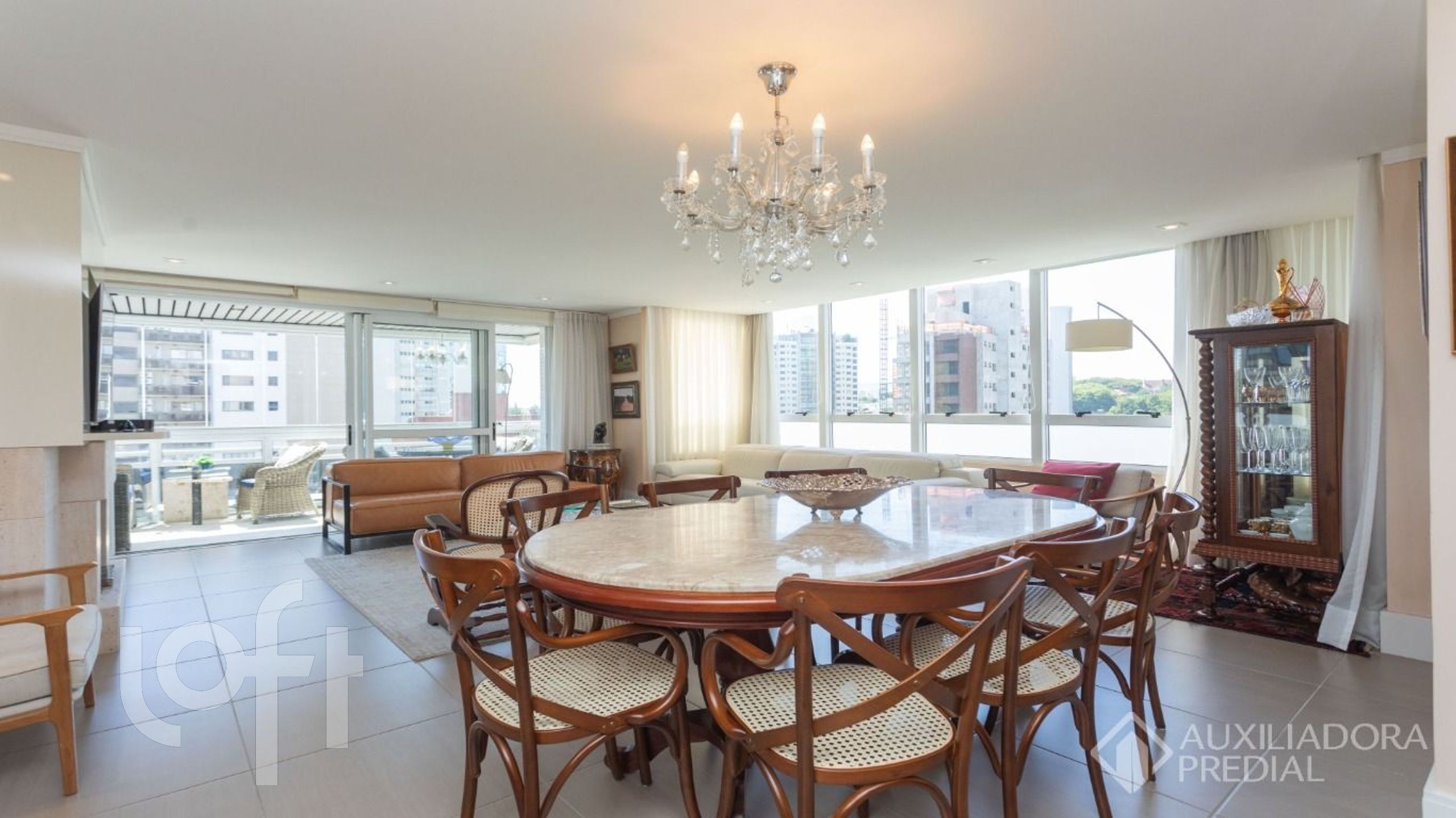 Apartamento com 156m², 3 dormitórios, 2 suítes, 4 vagas, Três Figueiras em Porto Alegre