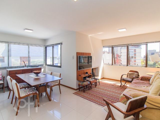 Apartamento com 86m², 2 dormitórios, 1 suíte, 2 vagas, Rio Branco em Porto Alegre